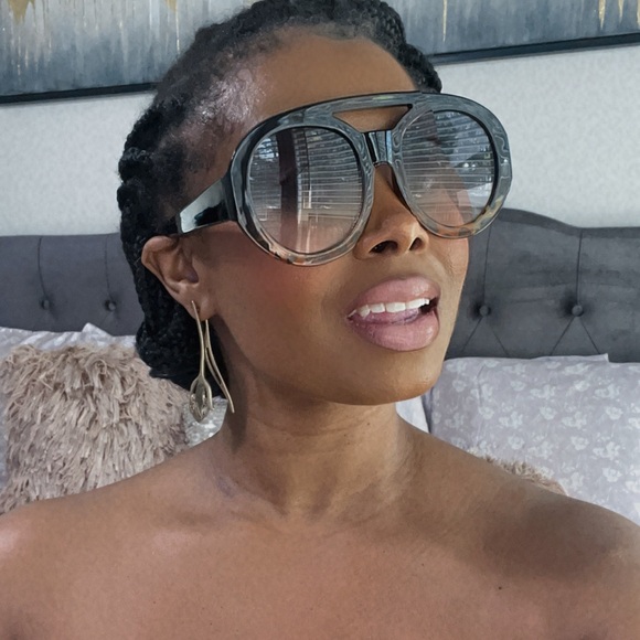 New Arrival Sunglasses “The Drip” in Tortoise - Picture 3 of 10